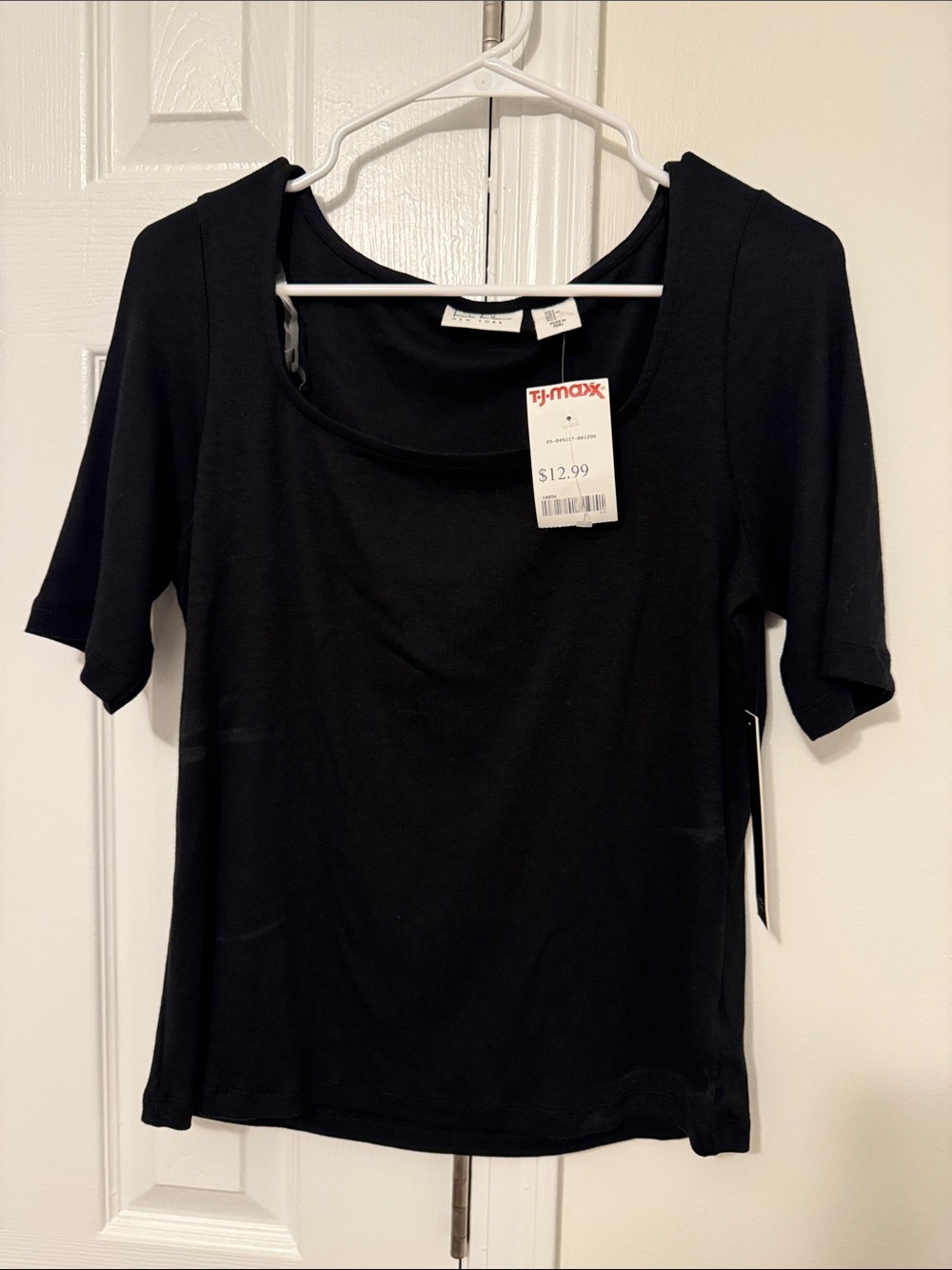 Women’s Large Black Short Sleeve Scoop Neck Top